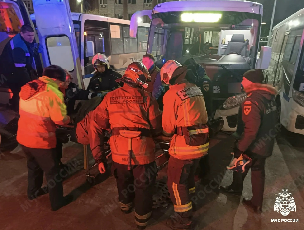 Мужчину зажало между автобусами в Петрозаводске