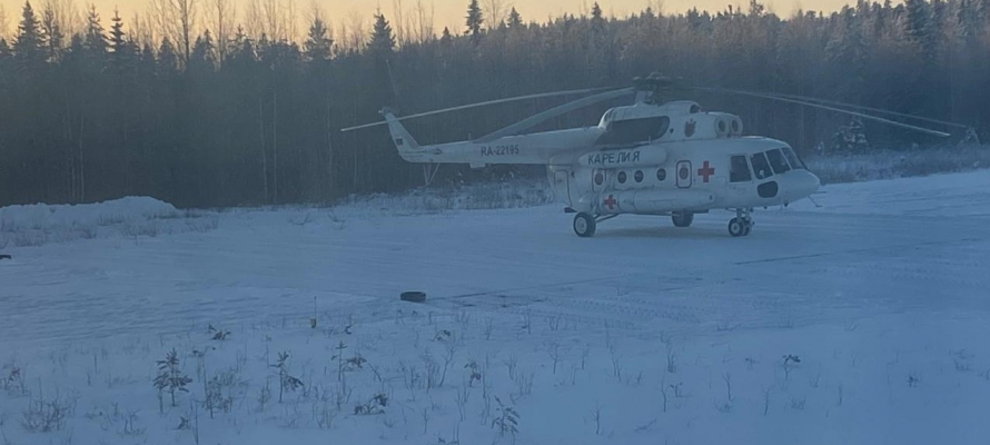 Вертолёт санавиации доставил пациентов из Петрозаводска в Костомукшу