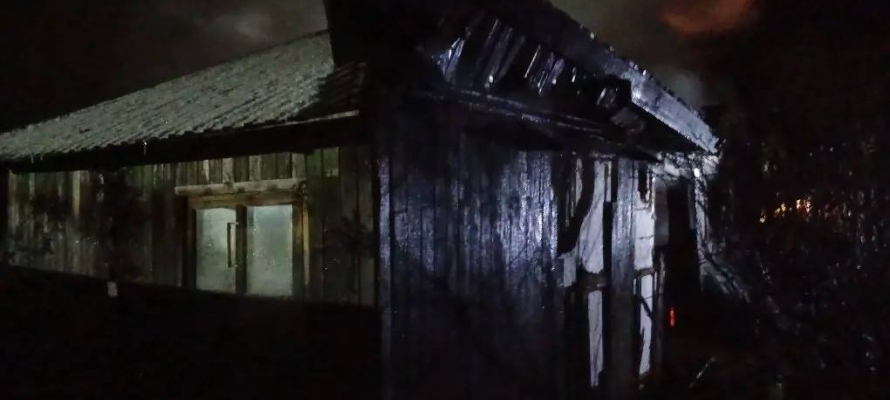 Утром 14 декабря в карельской деревне сгорела летняя кухня