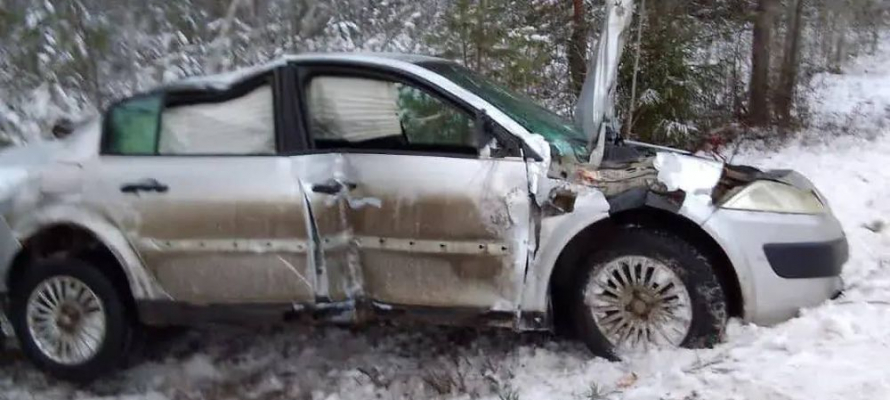 Автомобиль с тремя детьми попал в аварию в Заонежье