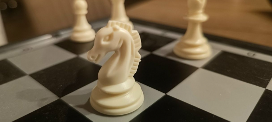 Российским шахматистам разрешили выступать на международных турнирах с национальной символикой