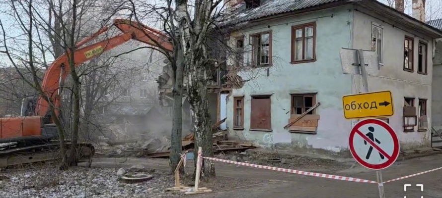 Ещё один аварийный дом снесли в Петрозаводске