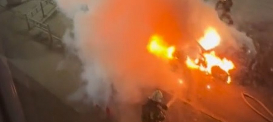 Иномарка сгорела в центре Петрозаводска