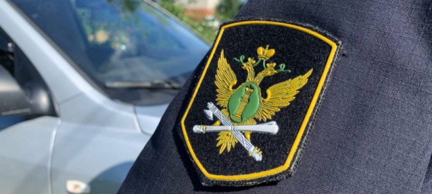 Пристав в Карелии помог взыскать 300 тысяч рублей алиментов на троих детей в канун Нового года