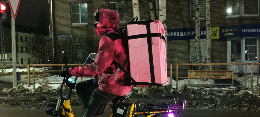 Зарплата курьеров в России выросла почти до 150 тысяч рублей