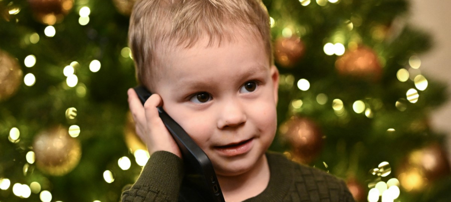 Расскажи, Снегурочка: маленькие жители Карелии могут позвонить на горячую линию Деда Мороза и его помощников