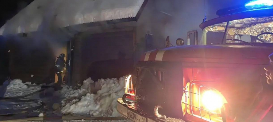 Девять пожарных тушили пожар в бане под Петрозаводском