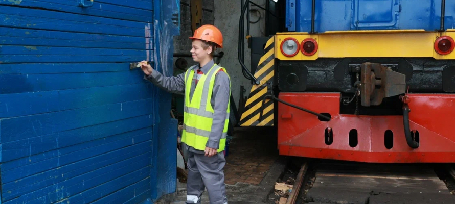 В Карелии более 1900 подростков приступили к работе в 2025 году по направлению службы занятости