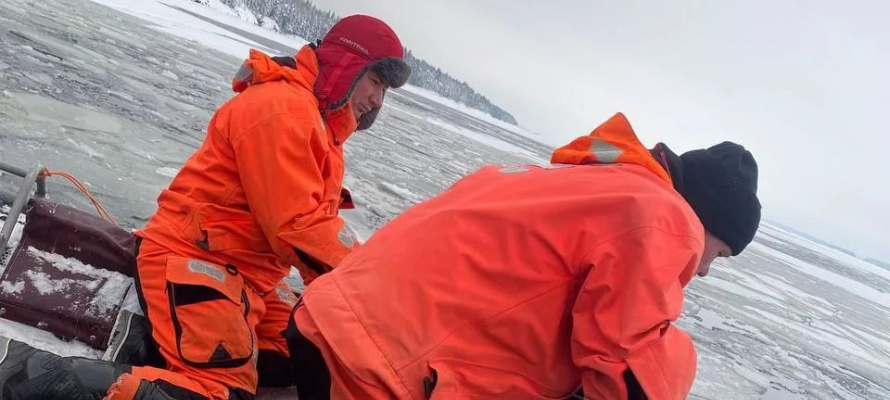 Мужчина утонул во время рыбалки на Онежском озере