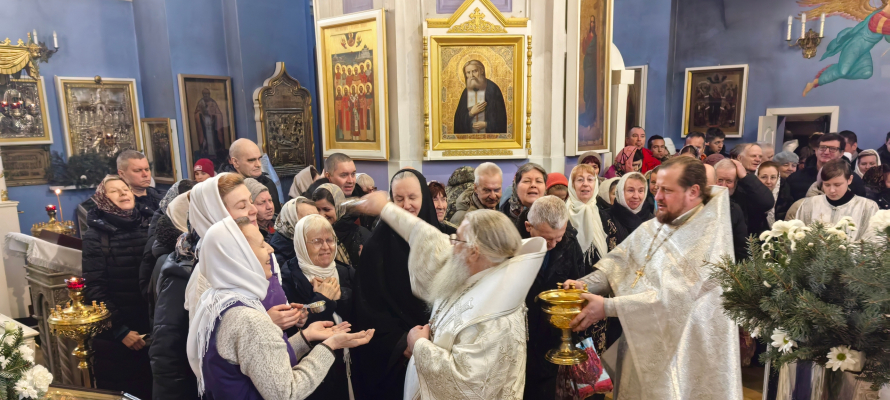 Православные христиане отмечают праздник Крещения Господня