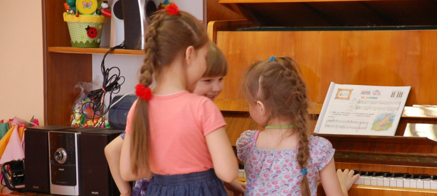 Общественная палата России предлагает продлить работу детсадов