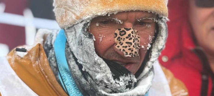 Футболист Алексей Смертин пробежал марафон 50 км в минус 42 в Оймяконе