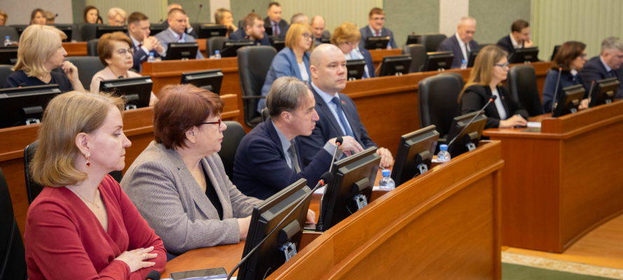 В Карелии утвердили ежемесячную выплату 9 600 рублей для ряда пожарных и спасателей