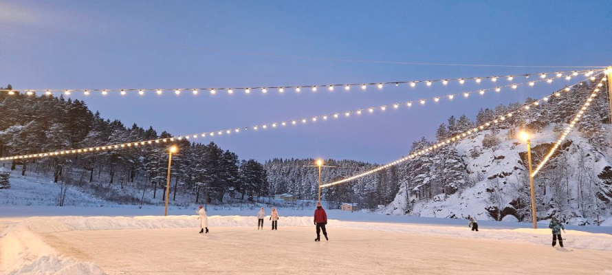 Новый каток открыли в поселке Куркиеки