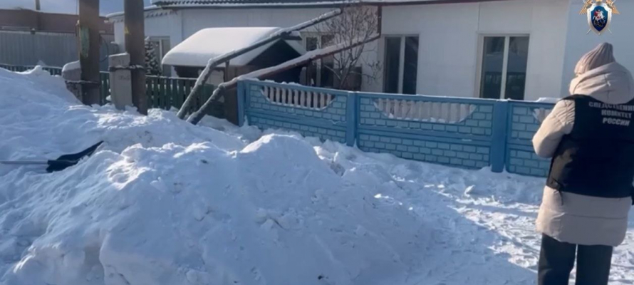 Десятилетняя девочка погибла, копая снежный тоннель в Красноярском крае