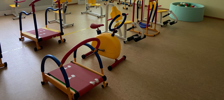 Прокуратура выявила системные нарушения в оплате труда воспитателей Лоухского детсада