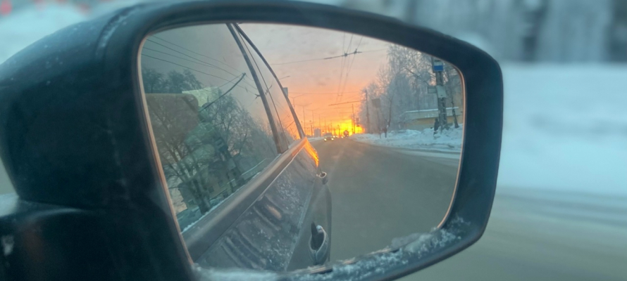 Водителей Петрозаводска призывают быть внимательнее в морозную солнечную погоду