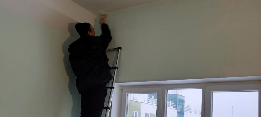 В Суоярви по предписанию Госкомитета управляющая компания отремонтировала стену в подъезде