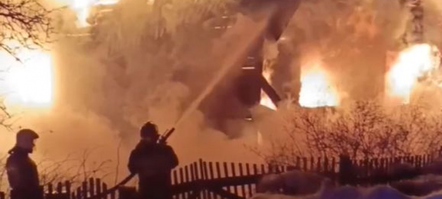 Спасатели тушили пожар в жилом доме в Прионежье