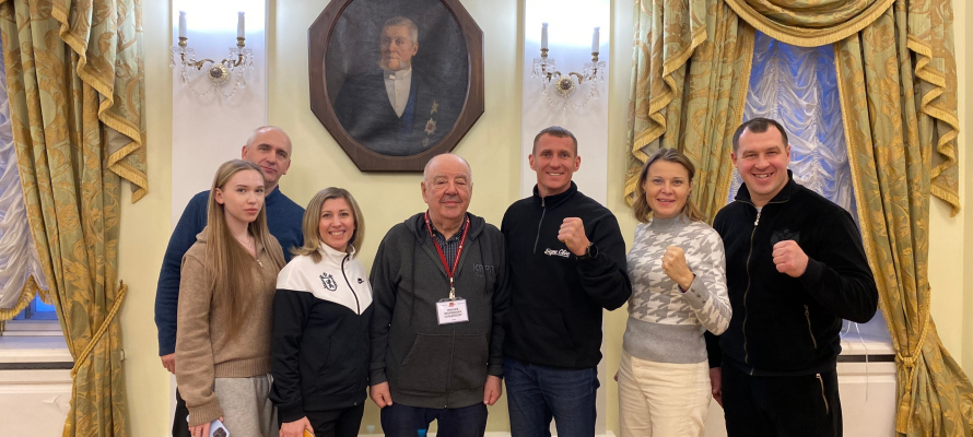 Олимпийская чемпионка Анна Богалий и чемпион мира по боксу Эдуард Трояновский посетили Национальный музей Карелии