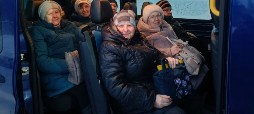 В Карелии возобновили выезды мобильных бригад для доставки пожилых в поликлиники