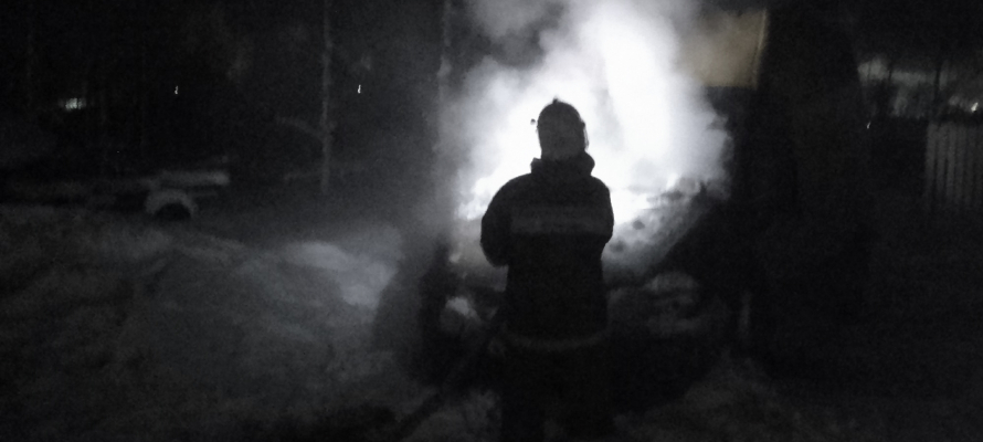 Автомобиль вспыхнул на севере Карелии