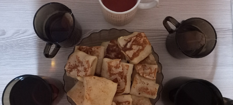 Выяснили, сколько будут стоить для семьи блины с вареньем