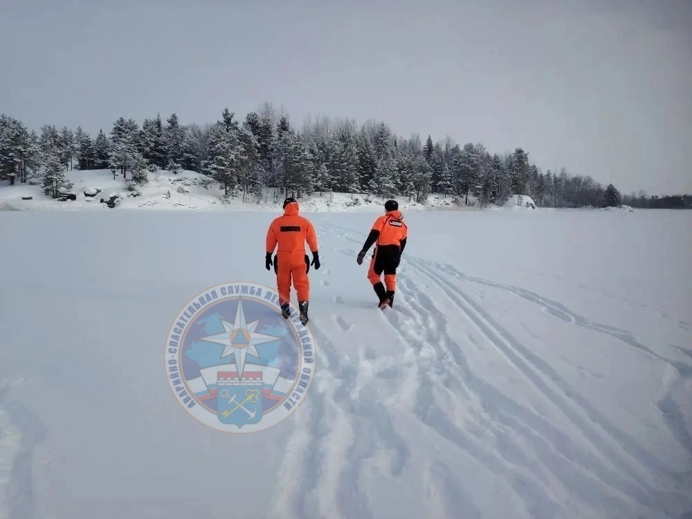 Лыжник погиб, провалившись под лед Ладожского озера