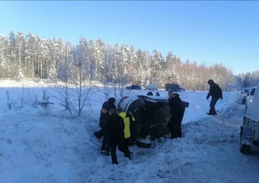 Автомобиль перевернулся на трассе Петрозаводск-Суоярви