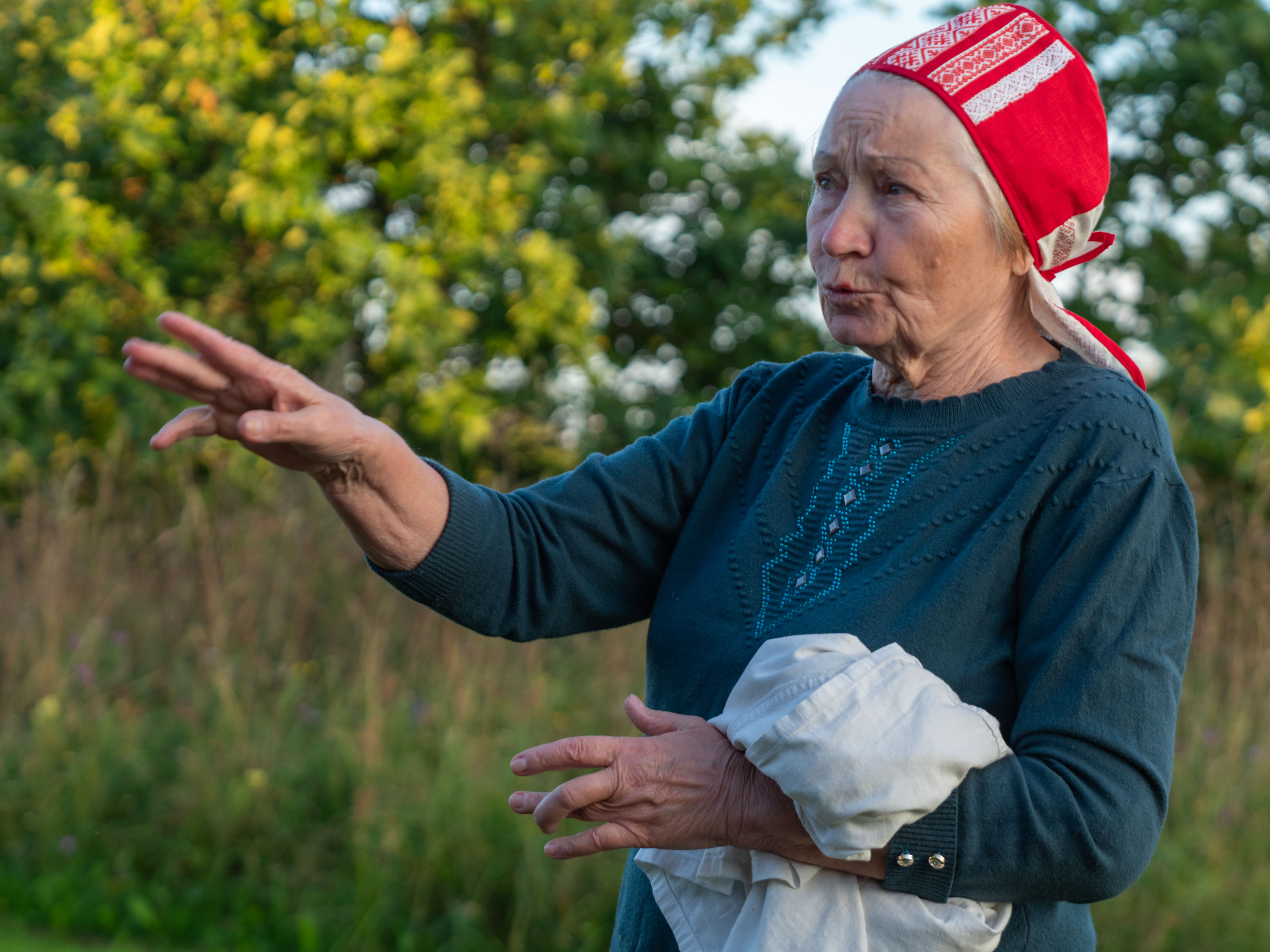 «Коня на скаку остановит»: как женщины в карельском Заонежье катерами управляют и енотовидных собак ловят