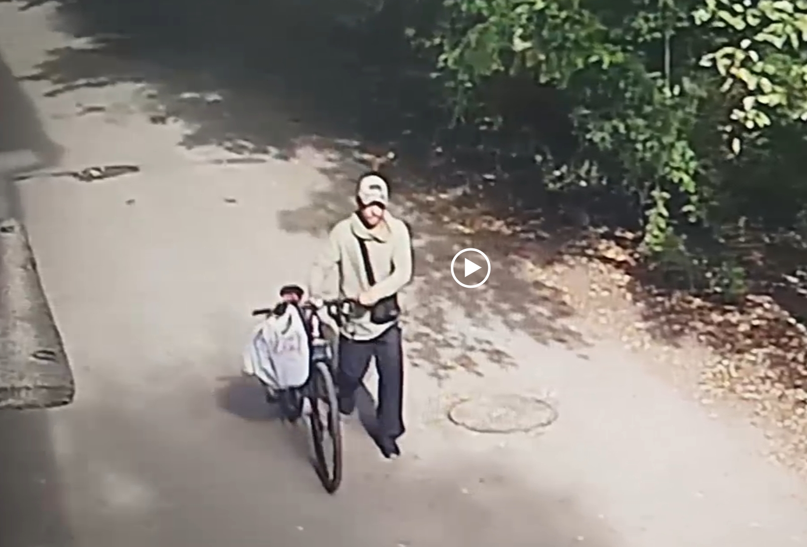 Полиция Петрозаводска просит помощи с розыском подозреваемого