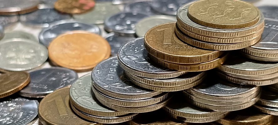 Средние зарплаты россиян за год выросли почти до 100 тысяч рублей