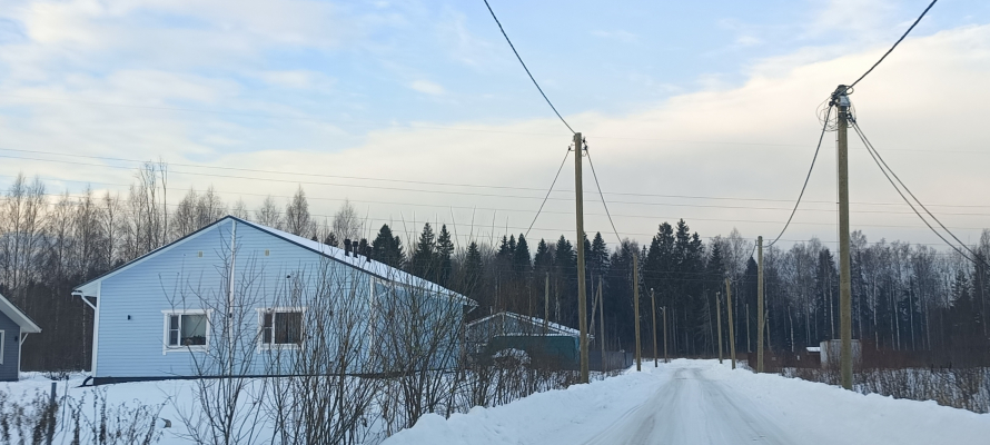 Жительница Суоярвского района перенесёт хозпостройки из-за снега на участке соседа