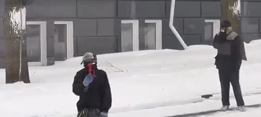 Подростки обстреляли снежками троллейбус в Петрозаводске