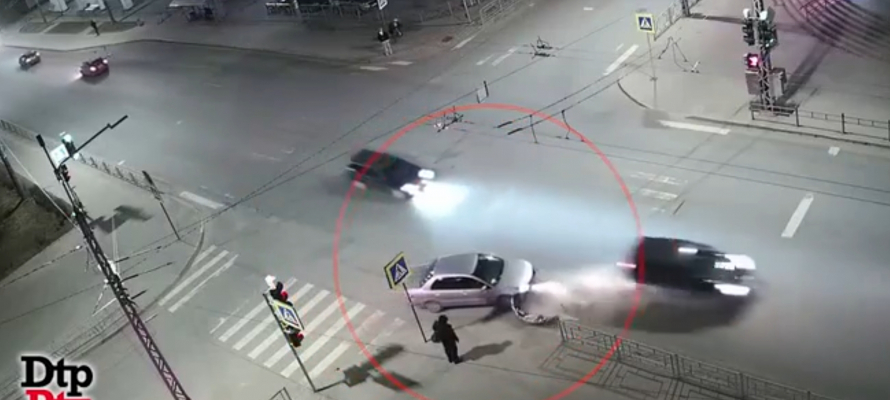 В центре Петрозаводска столкнулись две легковушки