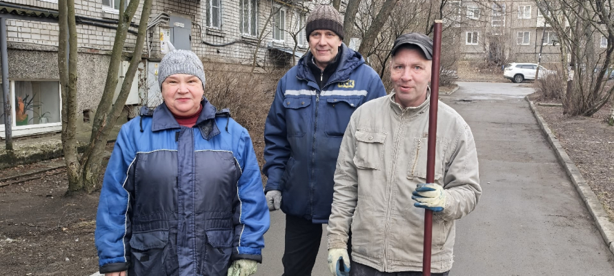 Жители дома по улице Краснофлотская 20 в Петрозаводске поблагодарили дворников