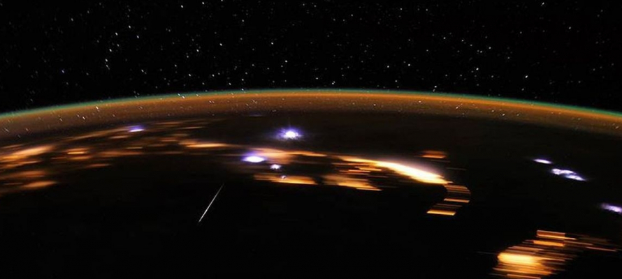 Метеорный поток Лириды прольется в небе над Россией ночью 22 апреля