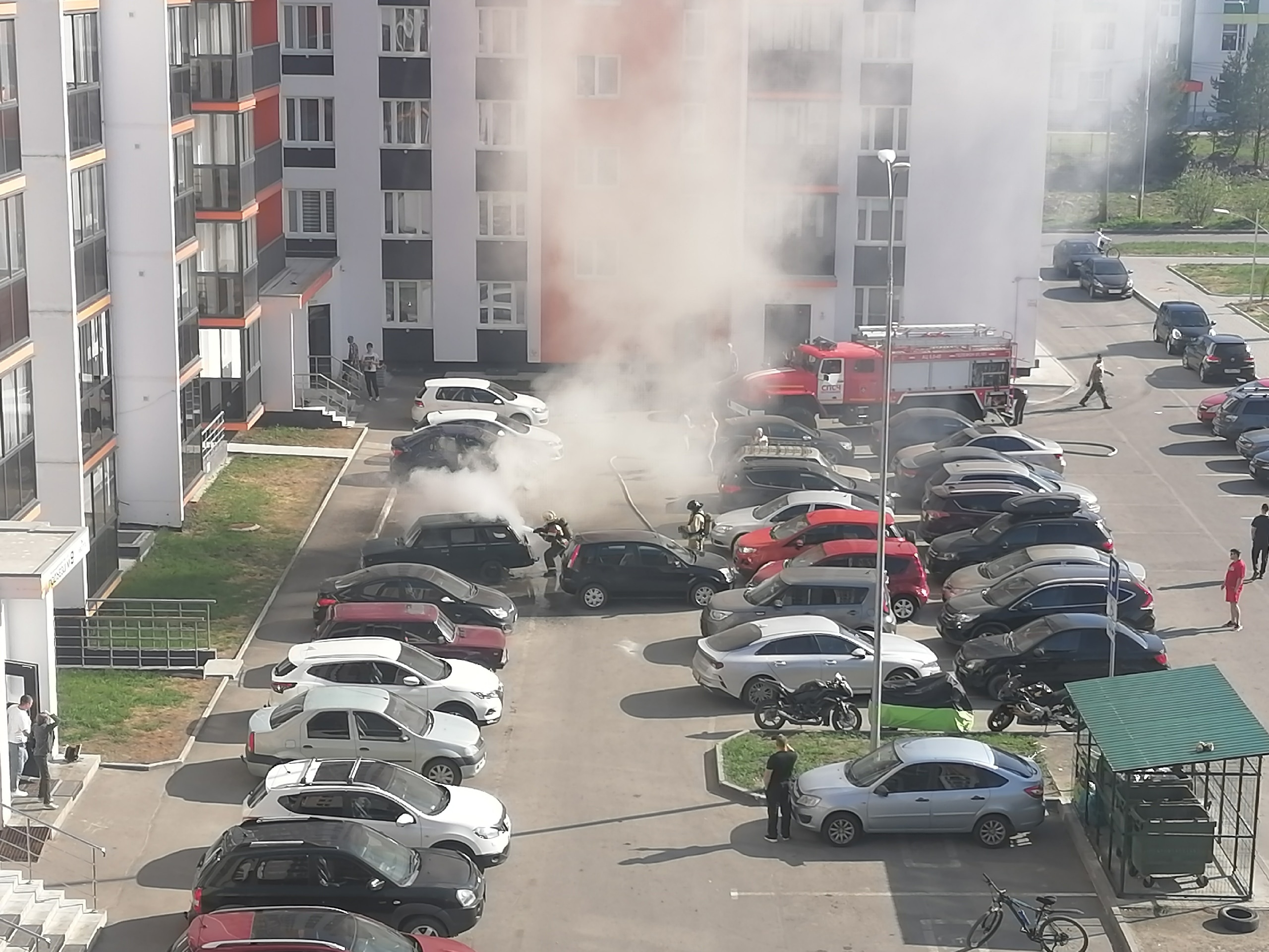 Автомобиль сгорел во дворе Петрозаводска (ФОТО) | СТОЛИЦА на Онего