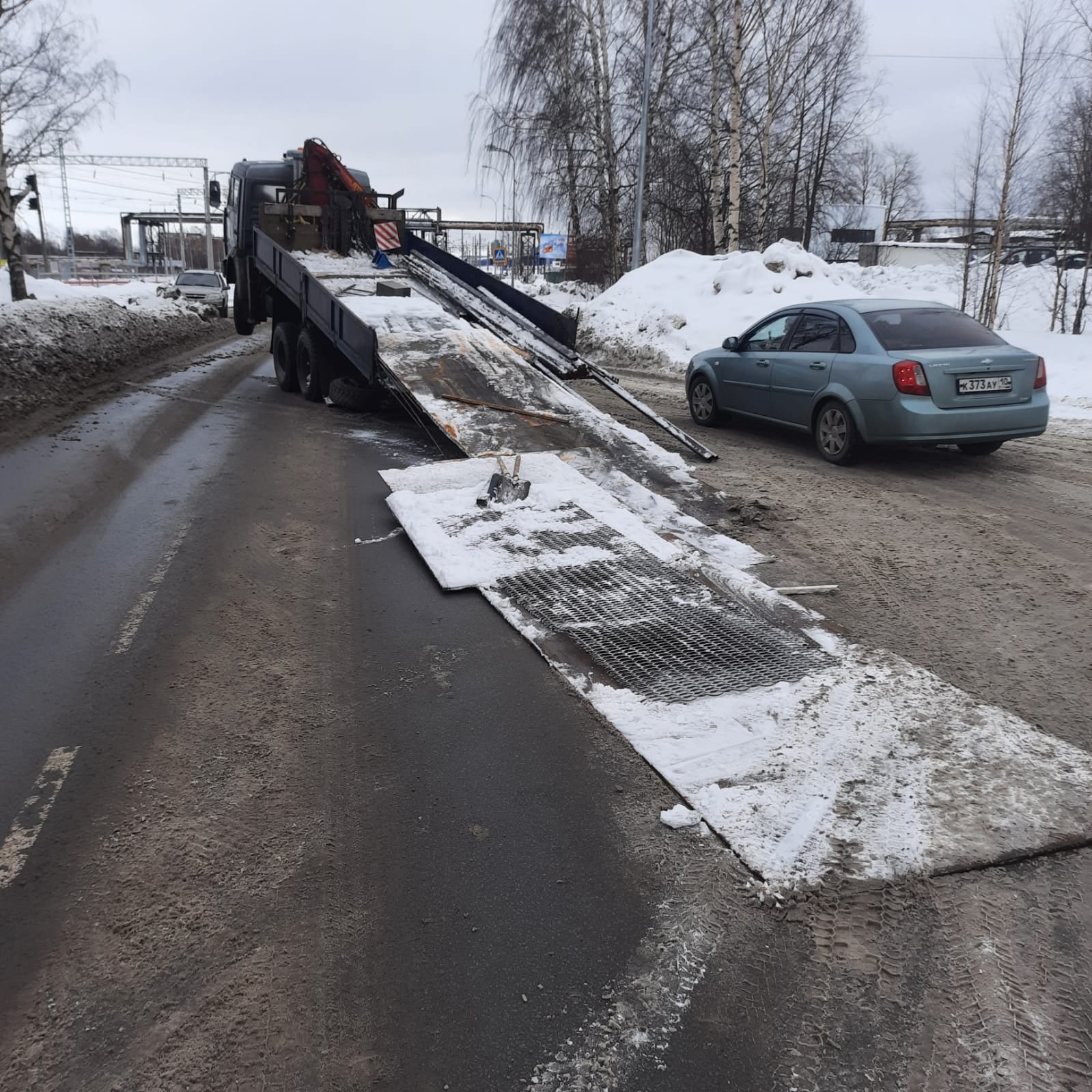 Камаз» встал «на дыбы» на дороге в Петрозаводске (ФОТО) | СТОЛИЦА на Онего