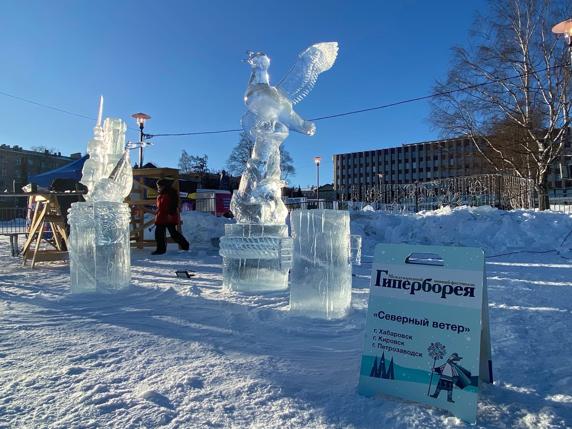 Гиперборея-2022» в Петрозаводске: скульпторы дорабатывают, рыбаки сидят над  лунками, уха варится (ФОТО) | 12.02.2022 | Новости Петрозаводска -  БезФормата