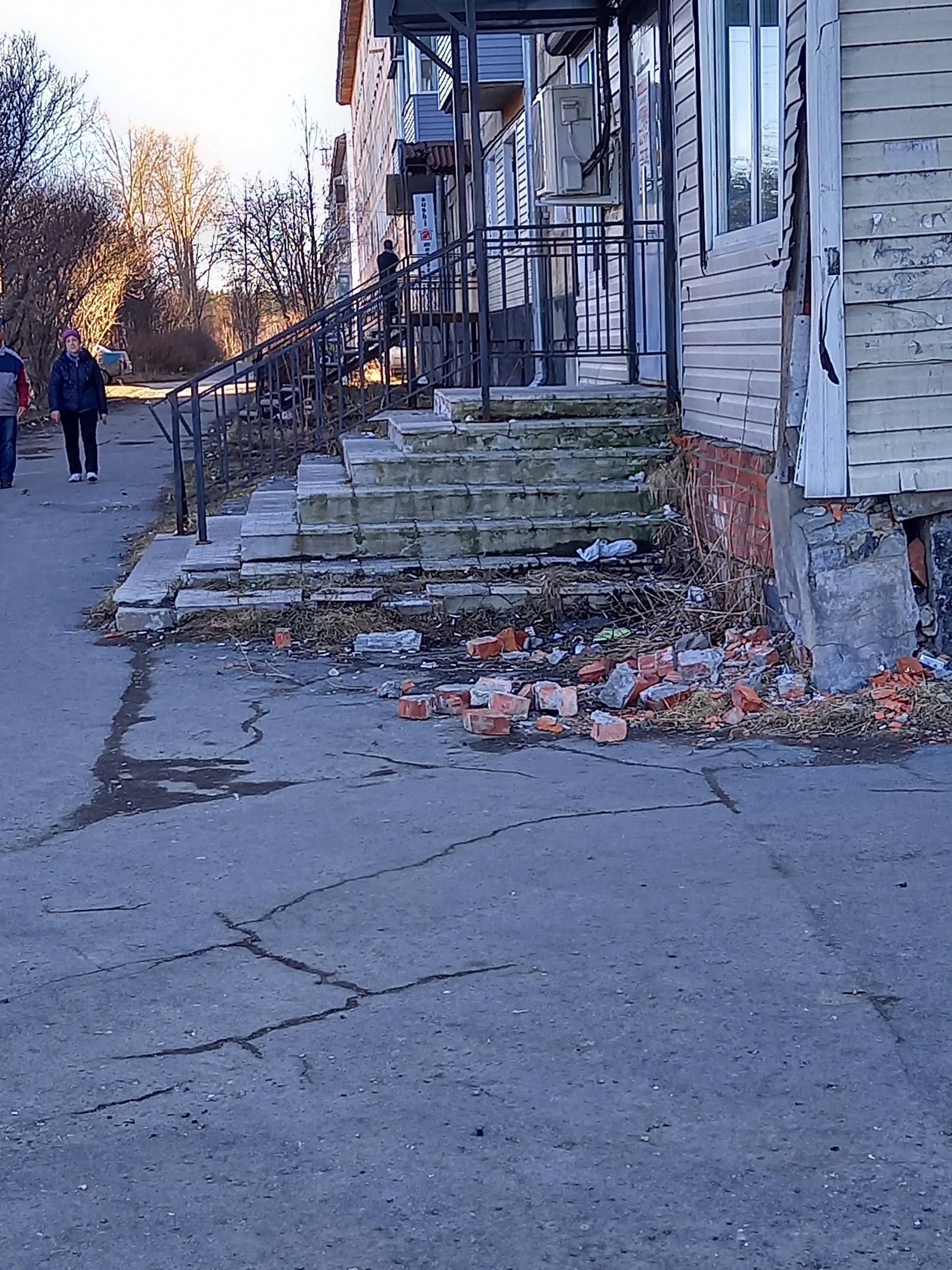 В городе на севере Карелии обвалилась часть стены жилого дома (ФОТОФАКТ) |  24.04.2021 | Новости Петрозаводска - БезФормата