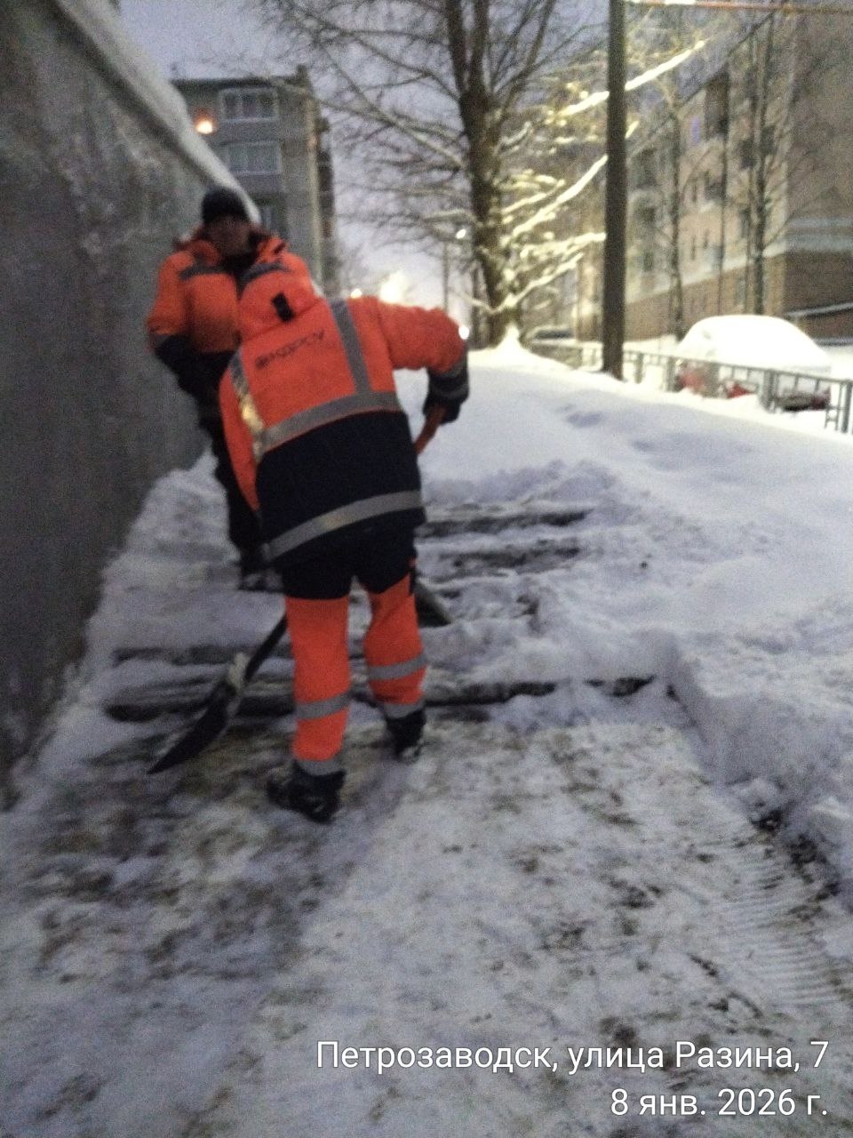 Более 50 единиц снегоуборочной техники вышло на улицы Петрозаводска