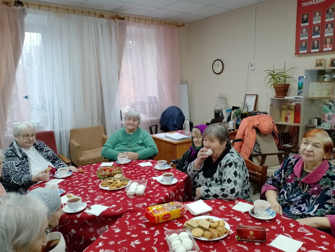 В Петрозаводском доме-интернате для ветеранов пели песни легенды советской  и российской эстрады | СТОЛИЦА на Онего