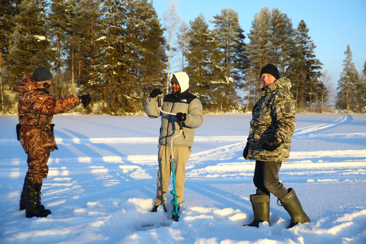 Студенты из Африки приняли участие в зимней рыбалке на севере Карелии