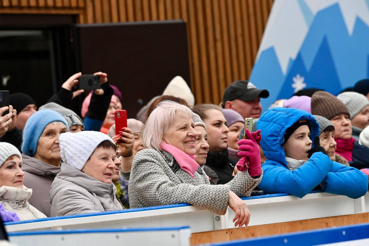 Артур Парфенчиков и Владислав Третьяк открыли обновленную хоккейную коробку в Питкяранте