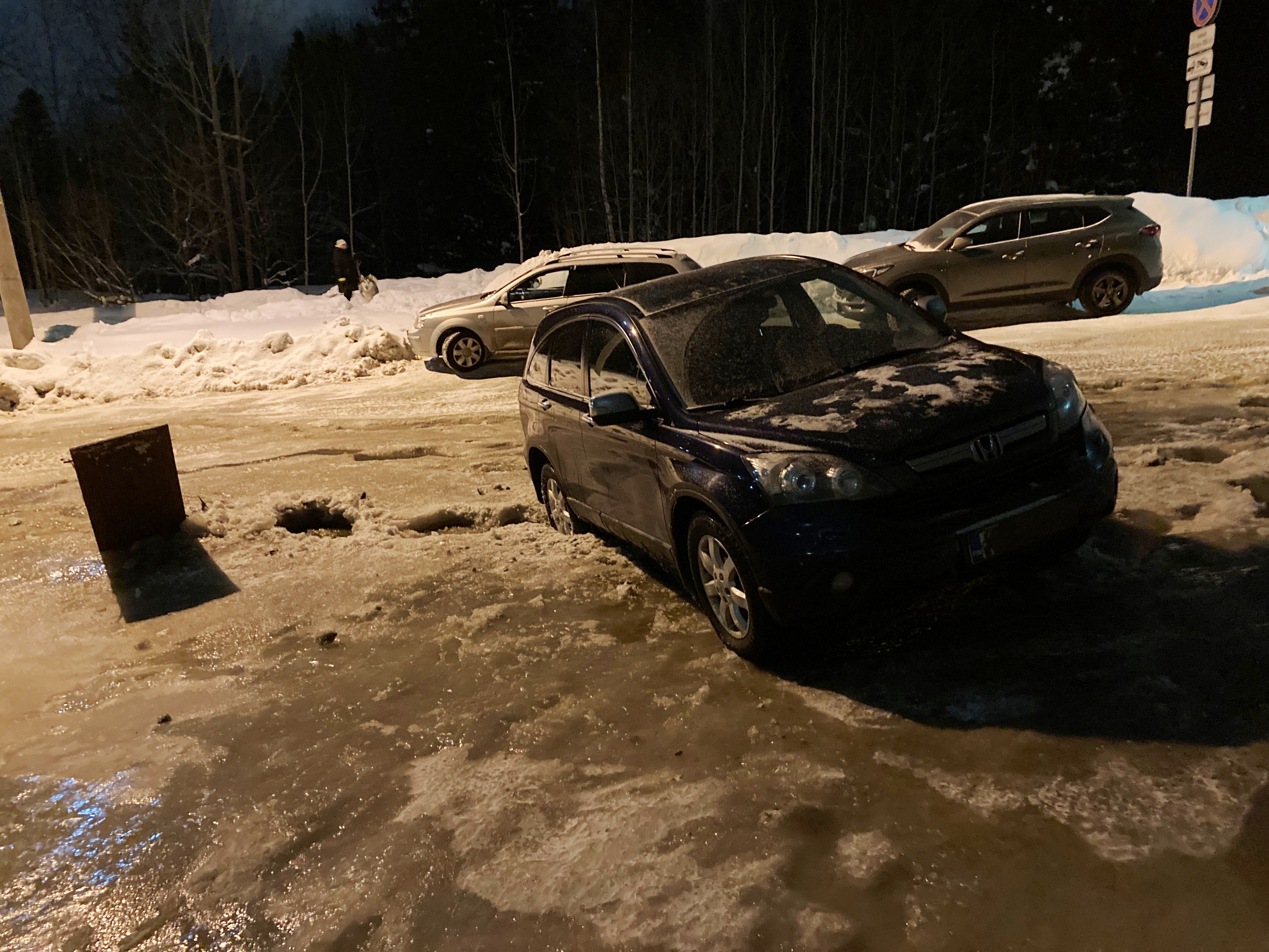 Машина с финскими номерами застряла на размытой канализационными водами  дороге Петрозаводска (ФОТО) | 13.01.2022 | Новости Петрозаводска -  БезФормата