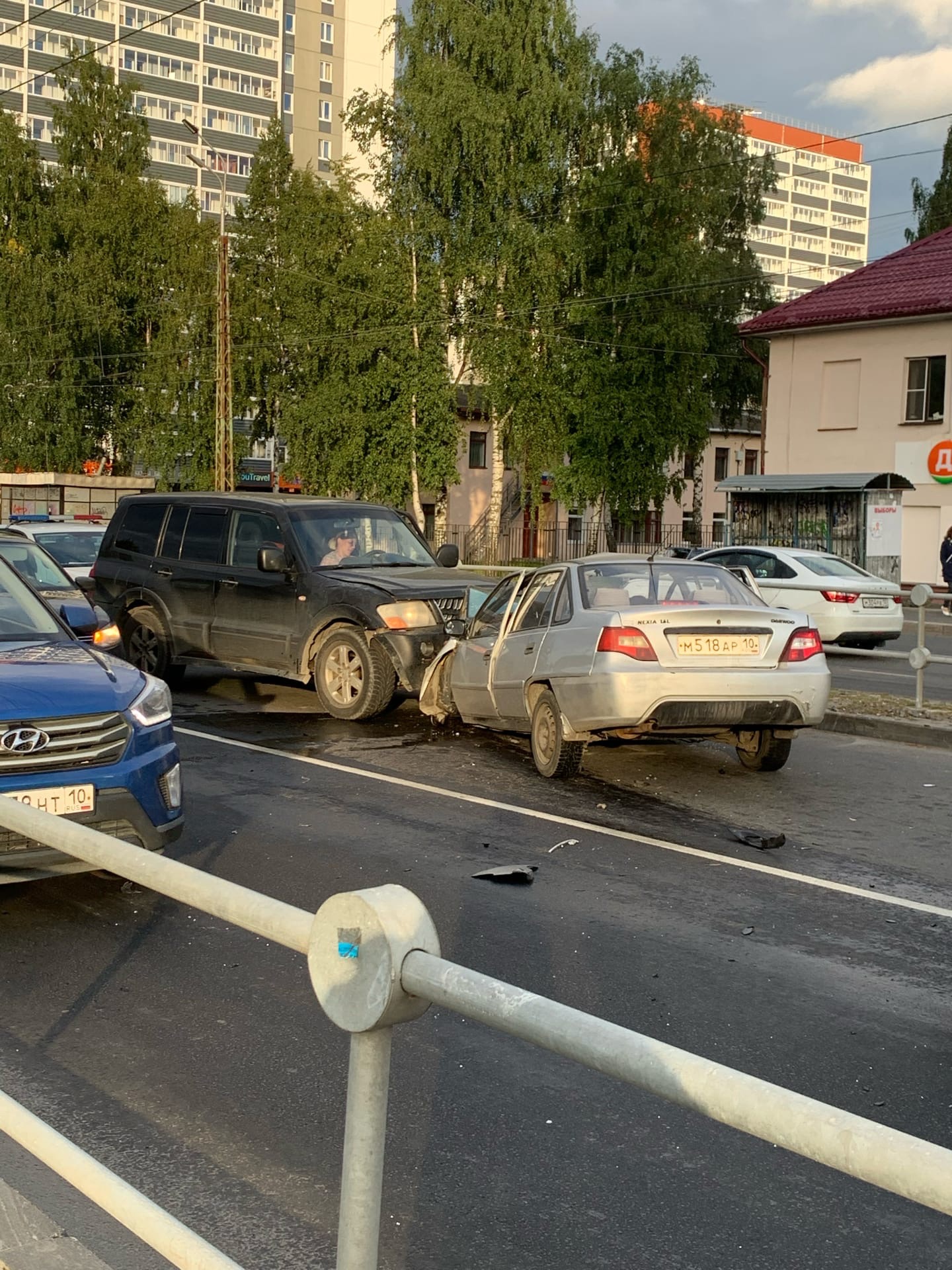 Три иномарки жестко столкнулись на аварийном перекрестке в Петрозаводске  (ФОТО, ВИДЕО) | 23.08.2021 | Новости Петрозаводска - БезФормата