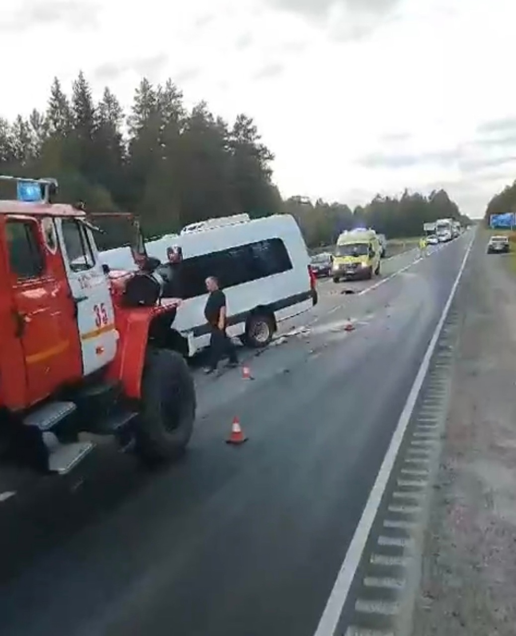 Крупная авария под Олонцом затруднила движение по трассе | 10.09.2023 |  Новости Петрозаводска - БезФормата