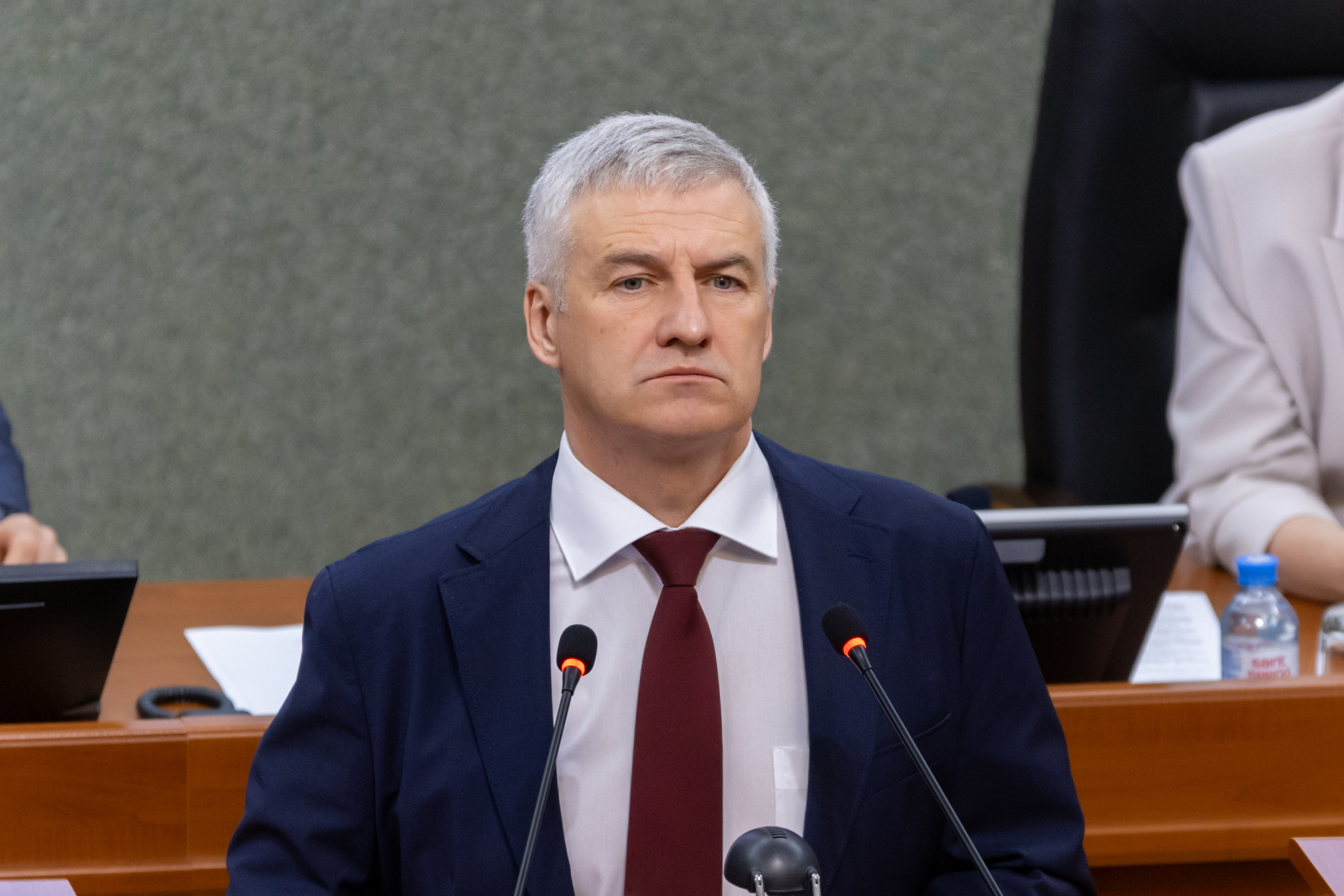 Глава Карелии ответил на вопросы депутатов Заксобрания