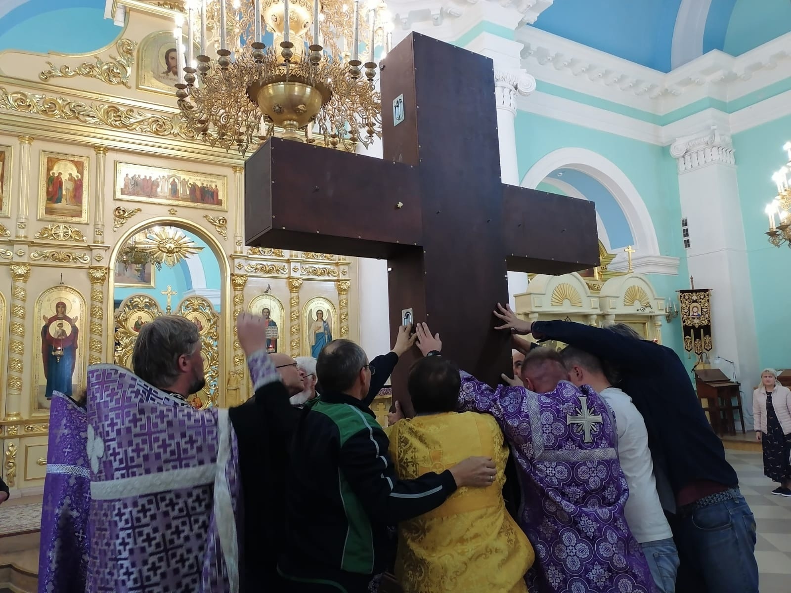 Чудотворный крест прибыл в Петрозаводск | 08.09.2023 | Новости  Петрозаводска - БезФормата